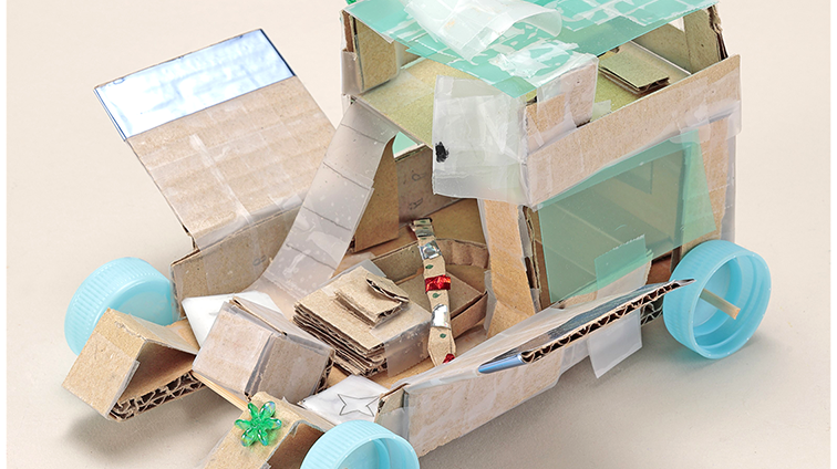 つきの見えるキャンピングカー